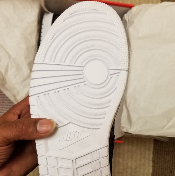 Jordan Retro 1 OG "Fearless" SIZE 9 MENS/10.5 WMNS - Picture 3 of 5